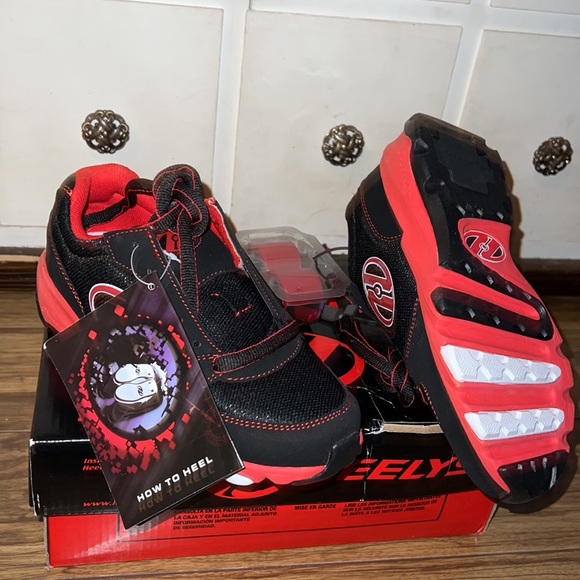 Heelys-Juke Red, white and black modified rolling option tennis shoe-Youth 3 NWT - Picture 12 of 15